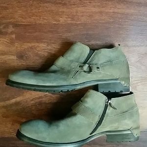 Donald J Pinder Boot